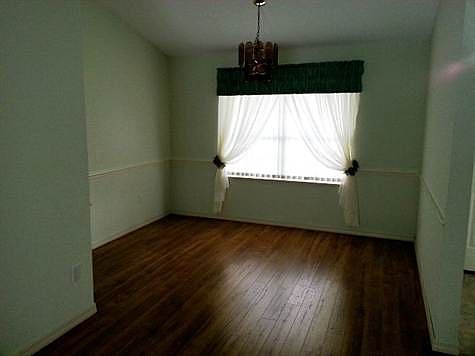 5th image of 40 Wood Haven Dr