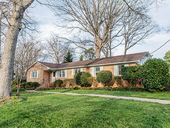 3rd image of 3625 Dandridge Cres