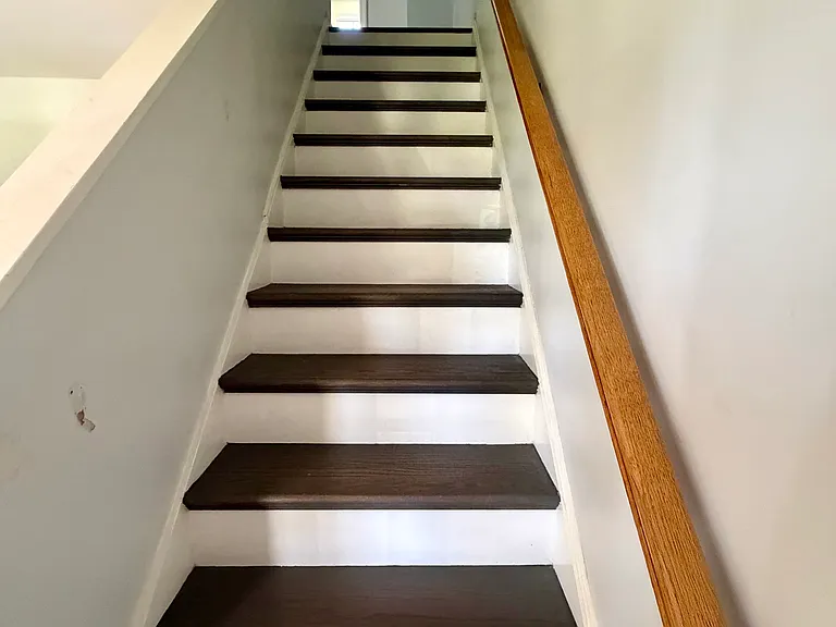 Staircase to 2FL