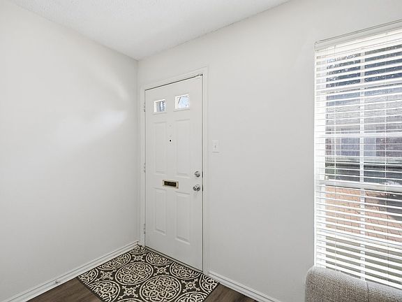 5th image of 907 Roaring Springs Rd