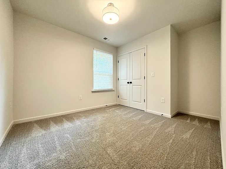401 Austin Dr — Photo 17