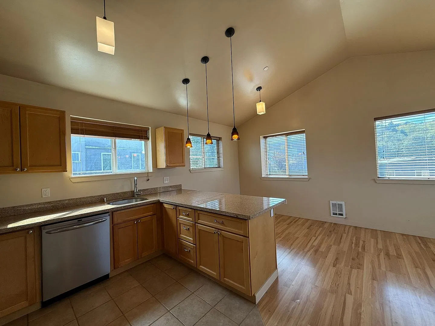 3304 Claremont Ave S — Photo 2