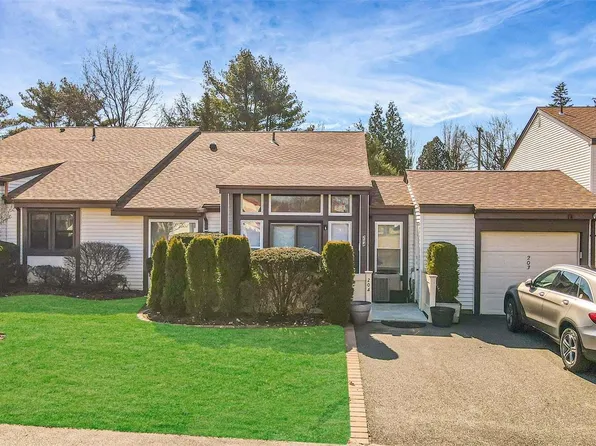 204 Alden Court #204, Saint James, NY 11780