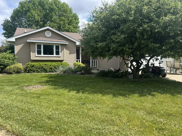 137 W 6th Pl, Manteno, IL 60950