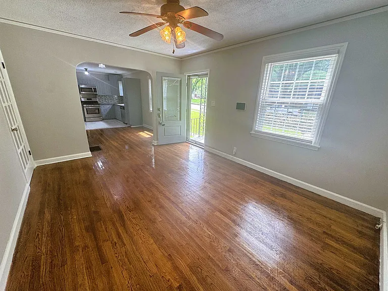 514 Western Dr — Photo 5