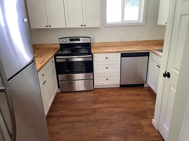 207 Smith Ct — Photo 2
