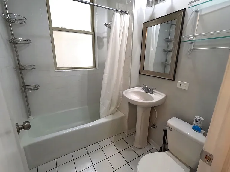 808-810 W Cuyler Ave #1 — Photo 3