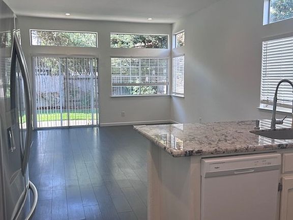 5th image of 909 Telford Ln