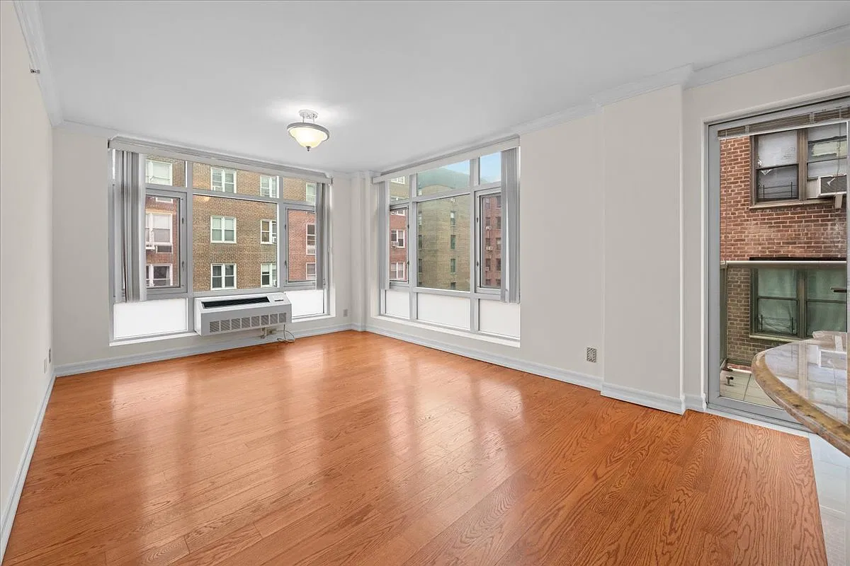 3511 Cambridge Avenue — Photo 2