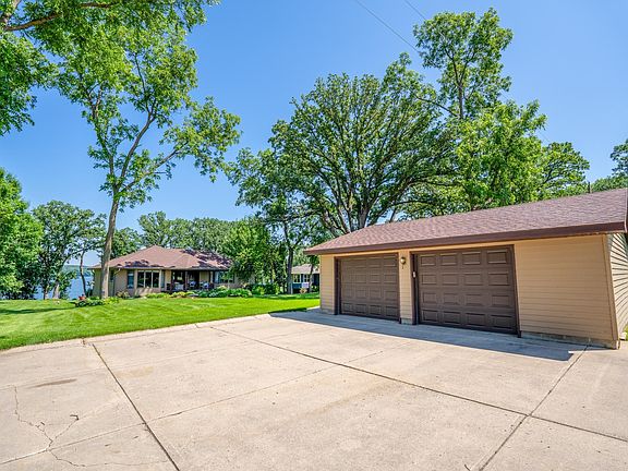 3rd image of 870 S Andrew Dr NE