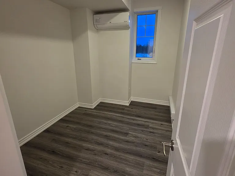 301 Seaview Hts #BASEMENT — Photo 8