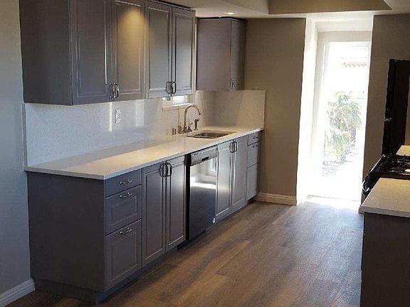 Kitchen -Light & Bright