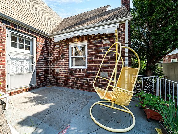 3rd image of 22 Flint Avenue