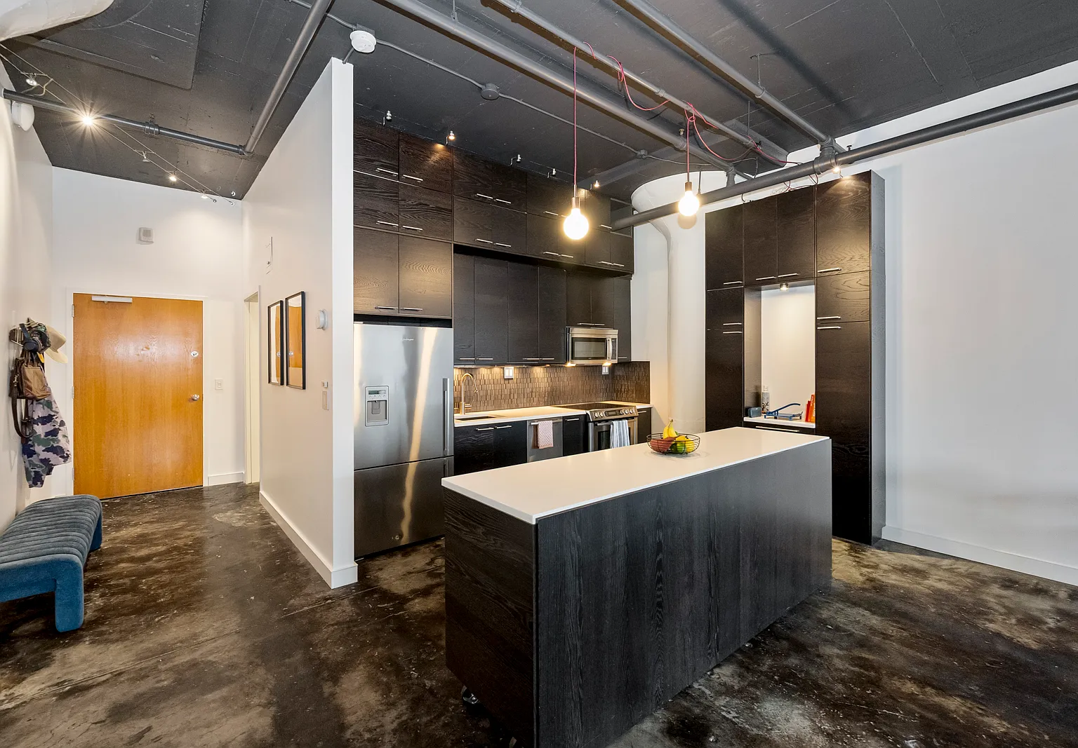 Studio, 900 sqft, $2,050 — Photo 4