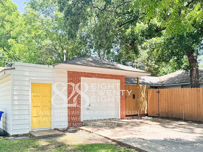 241 Emelyn St — Photo 1
