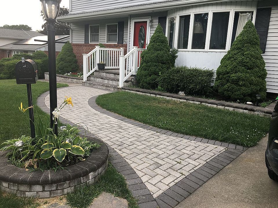 2nd image of 9 Saratoga St