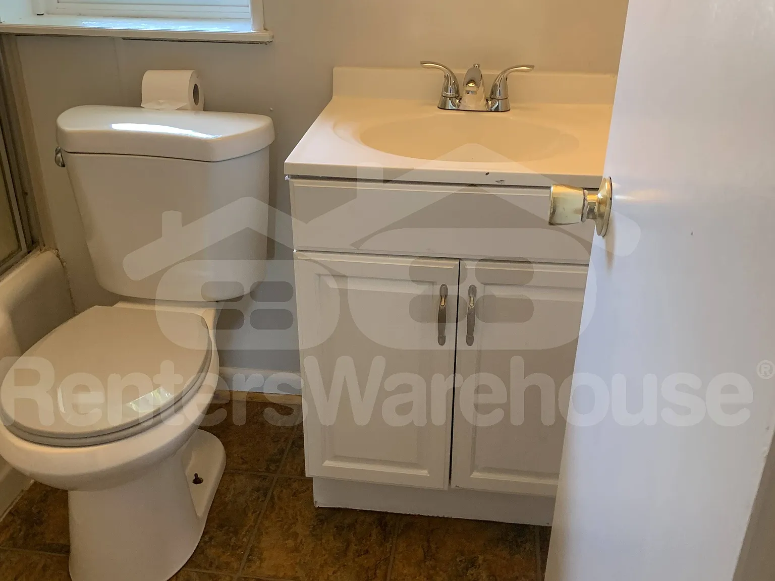 Available Now - Anne Arundel County Schools-Updated 2 Br 1 Bath With Finished Basement - Fenced Yard — Photo 3