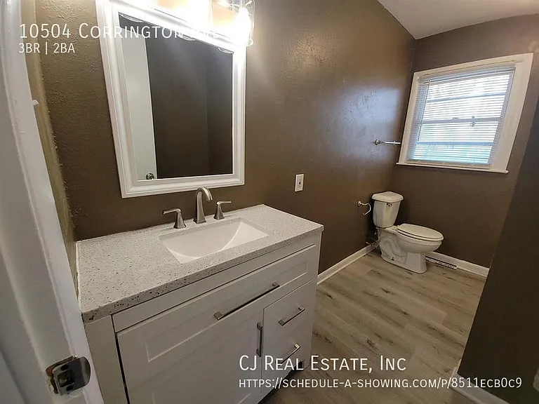 10504 Corrington Ave — Photo 8