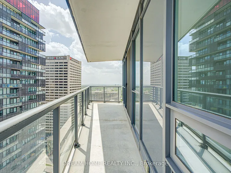 30 Roehampton Ave #2902 — Photo 36