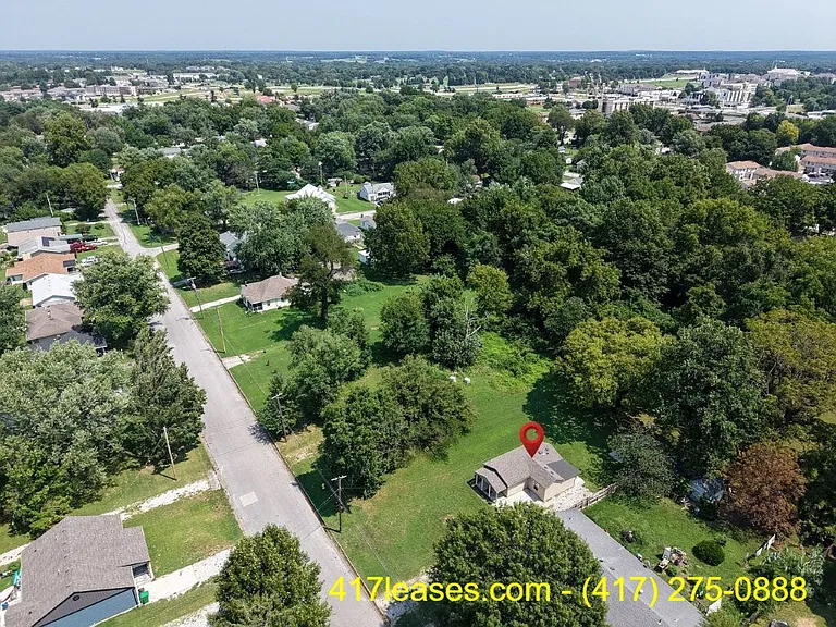 2518 N Weller Ave — Photo 29