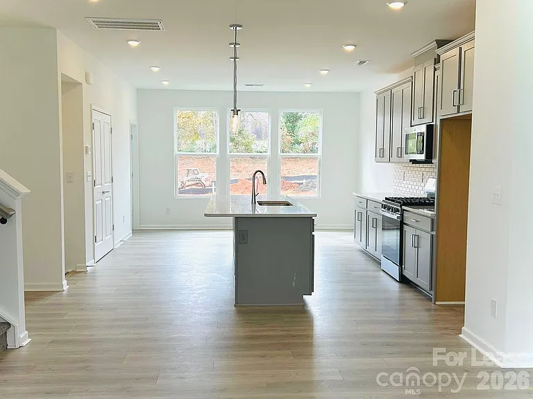 1516 Blanche St — Photo 9