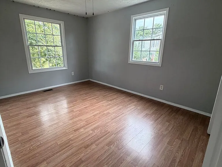556 Burlington Ct — Photo 19