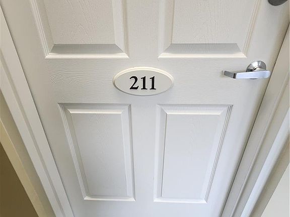 4th image of 317 Lock St W #211