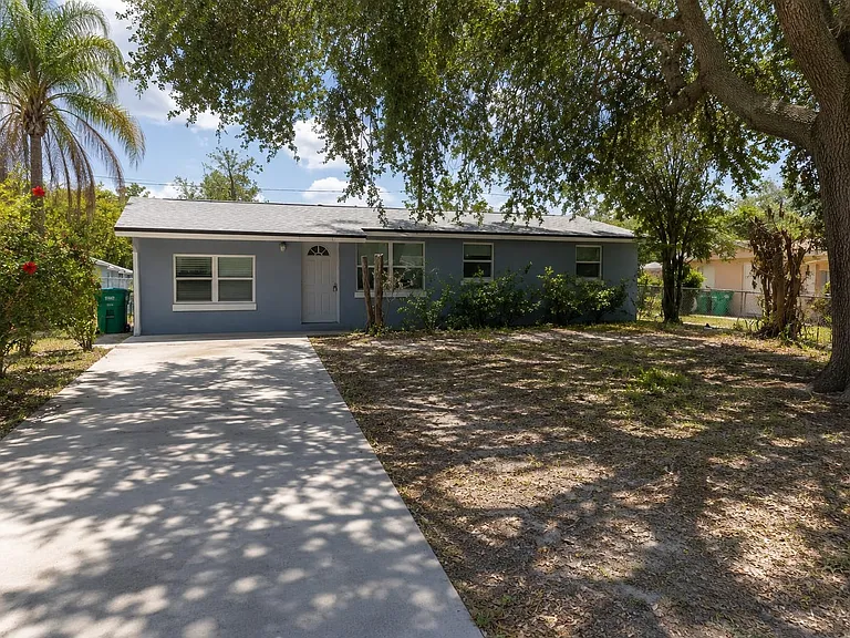 217 Betty Ave — Photo 1