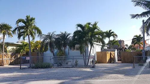 1st image of 201 Camelot Dr