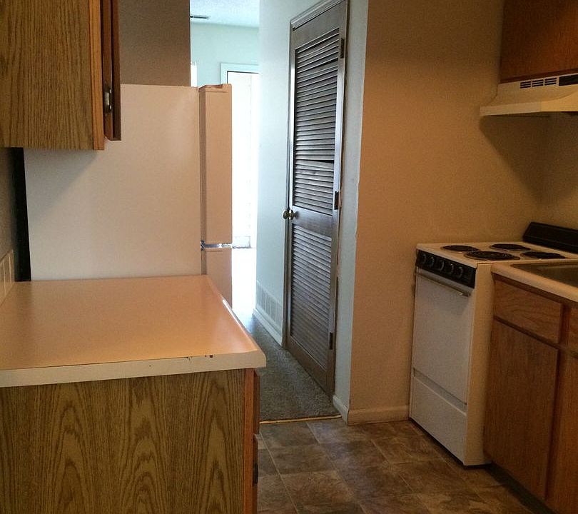 2nd image of 611 Michigan St APT B