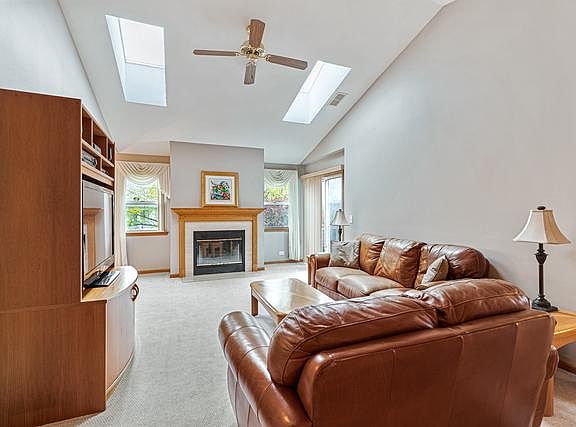 3rd image of 2853 Meadow Ln