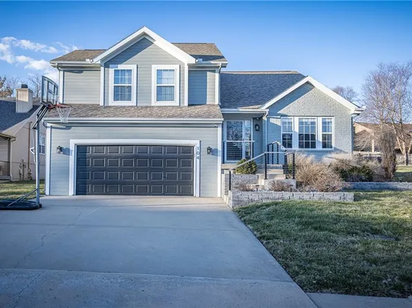 104 Surrey Ct, Smithville, MO 64089