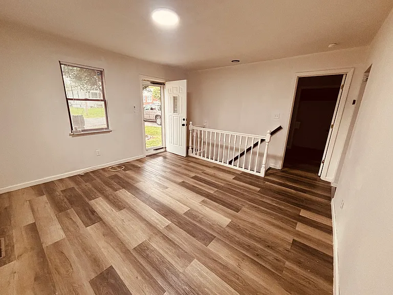 1805 W Adams St — Photo 2