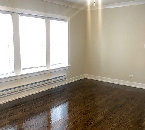 5th image of 648 W Roscoe St