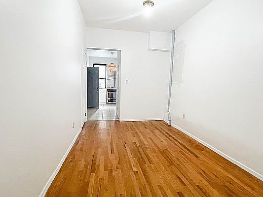 4th image of 186 Greenpoint Ave #1R