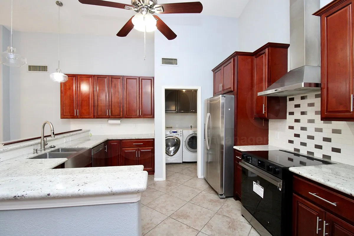 3 bed, 2.0 bath, 2310 sqft, $2,750 — Photo 3