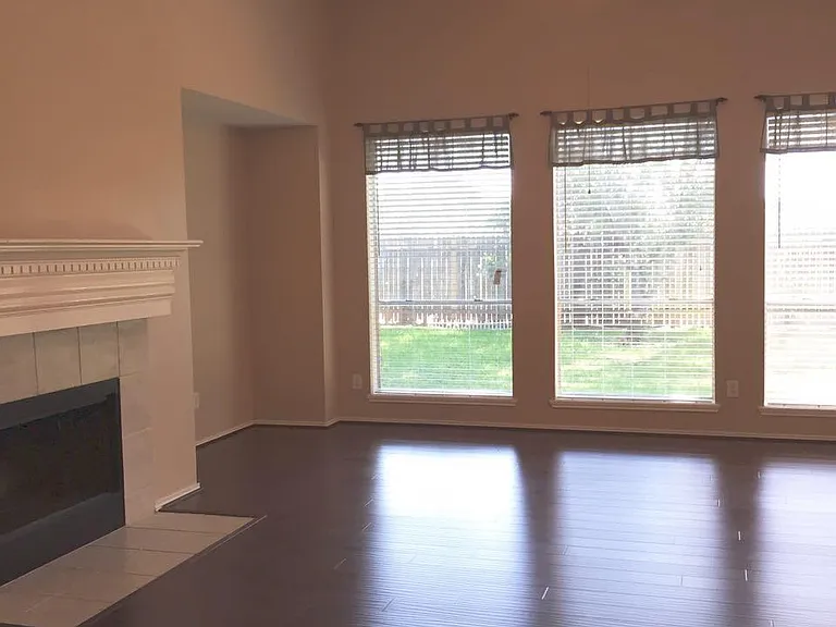 2114 Madewood Dr — Photo 3