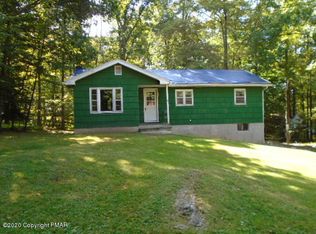 7419 W Dogwood Ln, Cresco, PA 18326