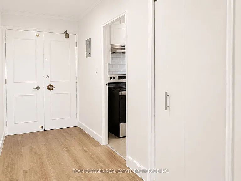396 Queens Ave #506 — Photo 4