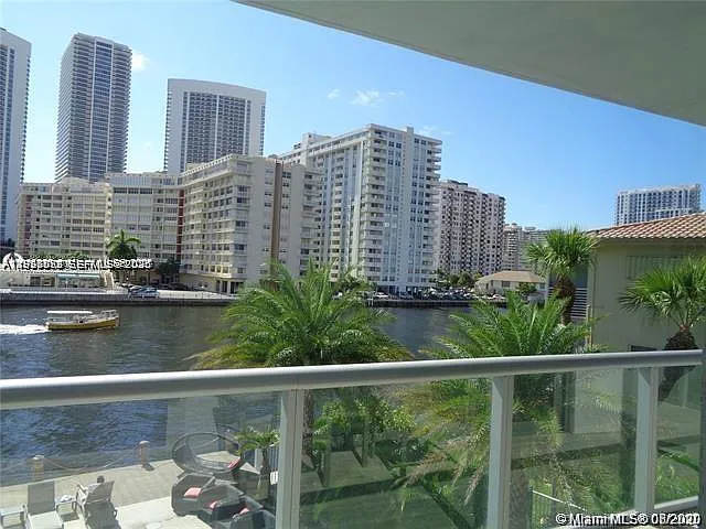 2600 E Hallandale Beach Blvd #T301 — Photo 24