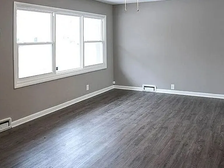 11407 Winchester Ave — Photo 2