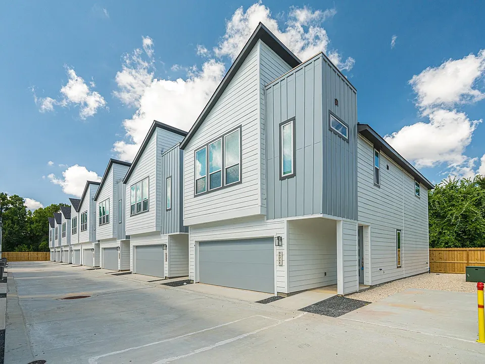 6061 De Soto St