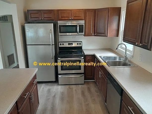 446 37th Ave NE — Photo 6