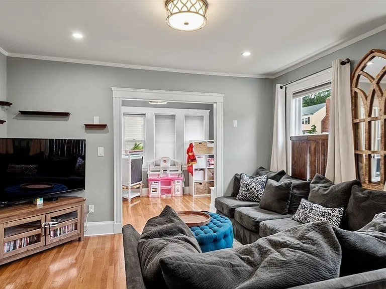 1504 Centre St #1 — Photo 10