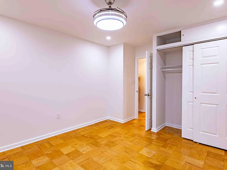 1 Stonehenge Cir #2 — Photo 40