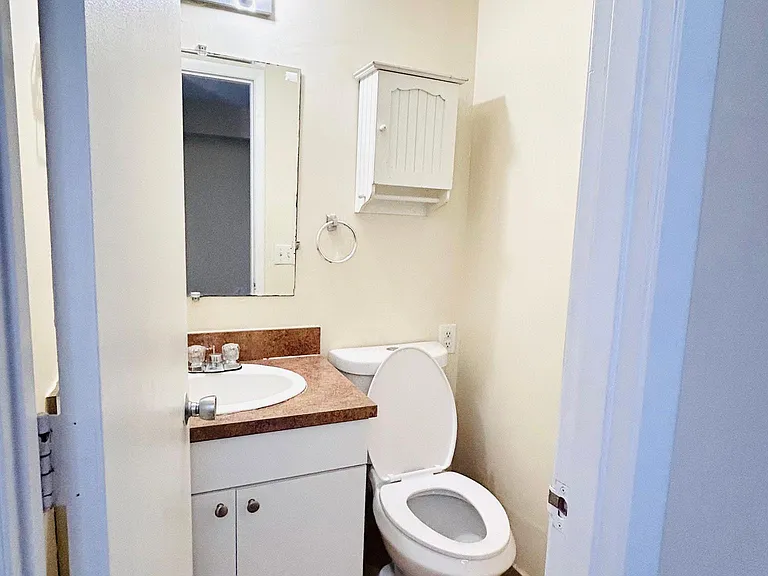 619 King St #402 — Photo 7