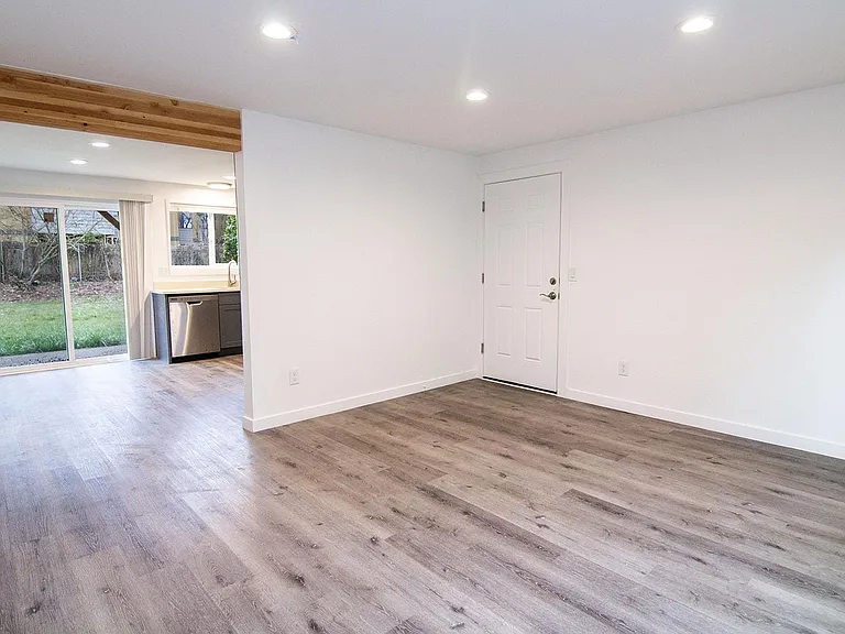 5034 S 58th St #B — Photo 10