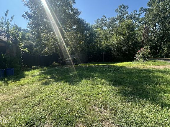 2nd image of 1914 Shady Lane Dr