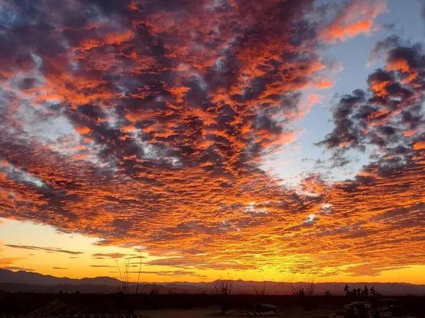 921 W Crystal Springs Dr, Yucca, AZ 86438