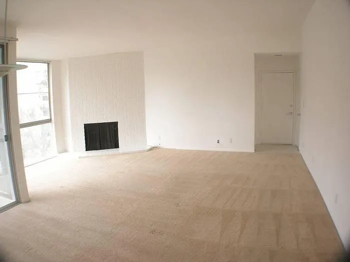 Living room w/ Fireplace